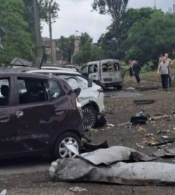 Оккупанты ударили по многоэтажке в Запорожье: под завалами люди