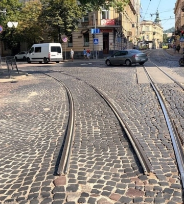 З вечора п'ятниці до обіду в неділю у Львові закриють для проїзду транспорту вулицю Ігоря Білозіра