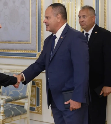 «Партнерство на вищому рівні». Зеленський зустрівся з делегацією компанії Raytheon, яка виробляє ракети для Patriot