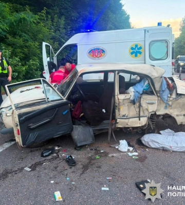 На Вінниччині внаслідок потрійної ДТП на трасі постраждали двоє людей, - поліція