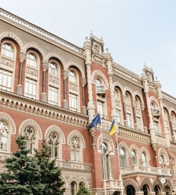 Гривня під керованим захистом, або Як валютні інтервенції формують монетарну «стабільність» України