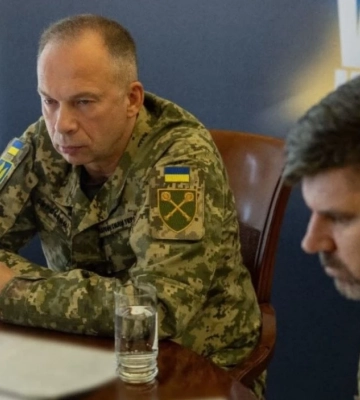 Відпочивати не будуть: Зеленський розповів, чим займатимуться Сирський та Гнатов