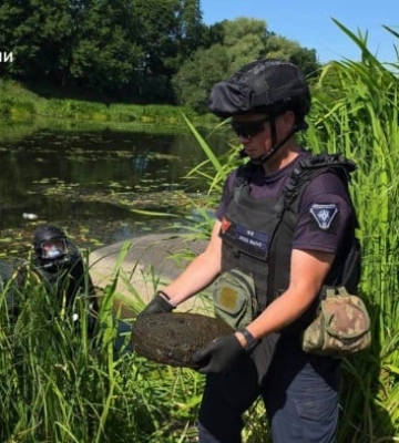 Протитанкову міну часів Другої світової виявили в річці на Житомирщині (, )