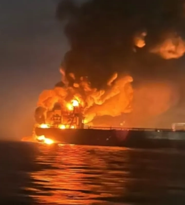 Пылает на море и на суше: путинская армия потеряла еще один танкер и понтонную переправу