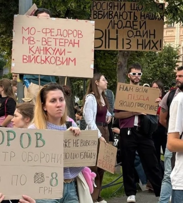 В Киеве и других городах восьмой день подряд продолжаются протесты: требуют вернуть Федорова и заменить Кима — фото, видео
