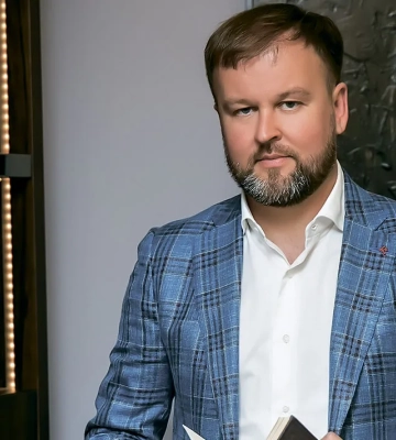 Скандальний забудовник, який винен Києву 53 млн грн податків, з розмахом гуляє у Франції