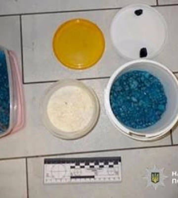 Поліція Полтави затримала двох осіб, підозрюваних у незаконному обігу наркотиків