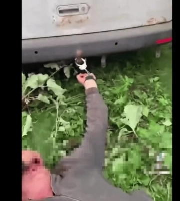 На Хмельниччині ТЦК прикували чоловіка наручниками до автомобіля (ВІДЕО)