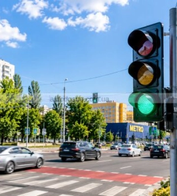 У Києві запрацював світлофор на Гавела і Метробудівській