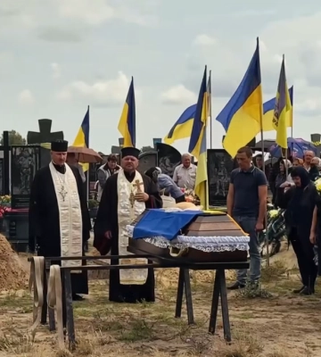 Загинув у 2023 році на Херсонщині: на Волині провели в останню путь захисника Олександра Комбарова
