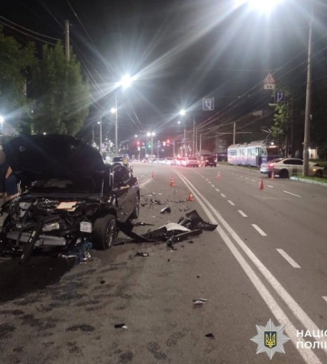 У Вінниці внаслідок зіткнення легковиків потрапили на медичні ноші обидва водії-учасники ДТП