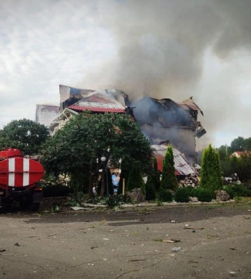 Горіли будинки та транспорт: ворог атакував Чернігівщину