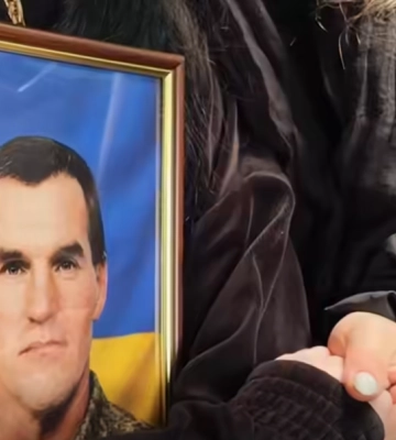 На Волині провели в останню путь Героя Олександра Комбарова