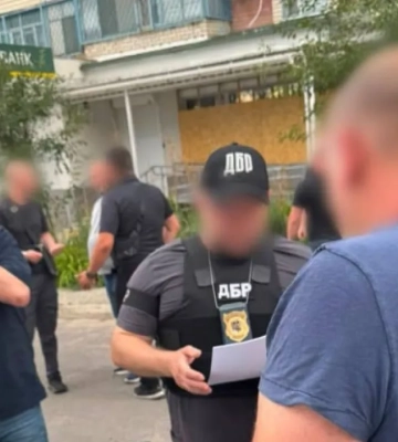 За 7 тысяч долларов обещали повлиять на решение ВЛК: в Херсонской области разоблачили двух военных