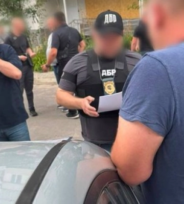 За $7 000 обіцяли "списати" зі служби: на Херсонщині викрили двох військовослужбовців. ФОТОрепортаж