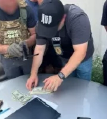 На Херсонщині двом військовослужбовцям повідомили про підозру у «списанні» з служби за 7 тисяч доларів