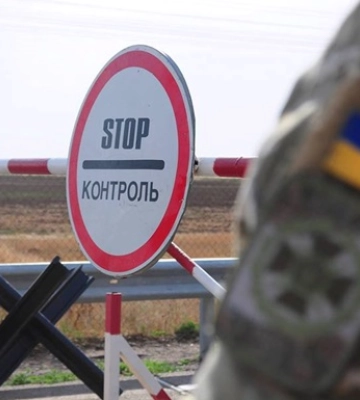 У Чернігові військовим на блокпосту намагалися передати замасковану під бургер з McDonald&amp;apos;s вибухівку, є затримана - СБУ