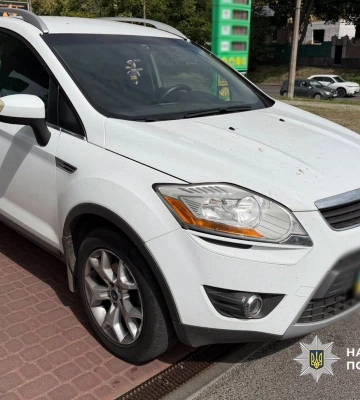 На заправці у Черкасах автомобіль збив жінку поблизу колонки