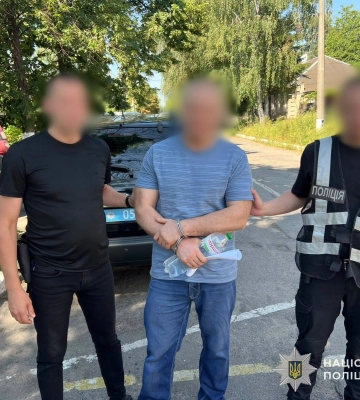 Продавав зброю поштою по всій Україні: на Львівщині затримали 51-річного чоловіка