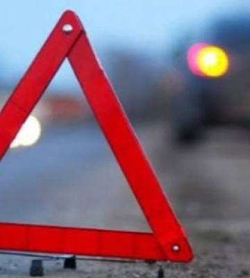 У Луцьку на Володимирській авто влетіло в паркан, є травмований