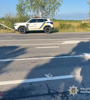 На трасі Київ-Чоп внаслідок ДТП за участю вантажівки та двох мотоциклів травмувався неповнолітній