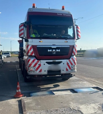 На Черкащині зупинили вантажівку вагою майже 92 тонни, яка більш ніж у 2 рази перевищувала допустиму вагу