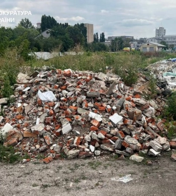 Двом експосадовцям Укрзалізниці повідомлено про підозру через забруднення земель зі збитками державі майже ₴86 млн