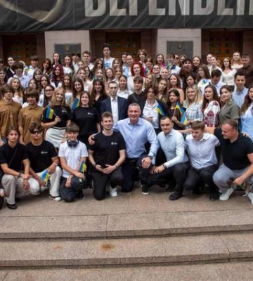 У Києві вшанували перше підняття прапора, яке відбулося 36 років тому біля КМДА, – Кличко