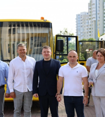На Волині ще дві громади поповнили автопарк інклюзивними шкільними автобусами