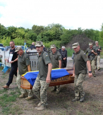 Незламний артилерист, нагороджений «Золотим хрестом»: на Волині попрощалися з Героєм Олегом Орлюком