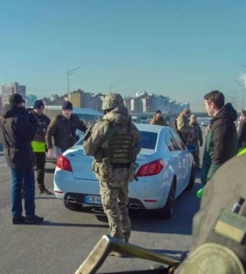 Вибухівка у бургері: на блокпосту під Черніговом дівчина намагалася підірвати військових