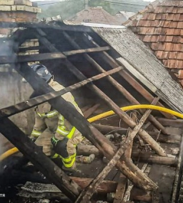 Полум'я ледь не знищило будинок на Закарпатті: уважні сусіди вчасно помітили пожежу