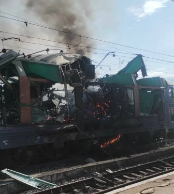 На Дніпропетровщині дрон влучив у локомотив пасажирського поїзда