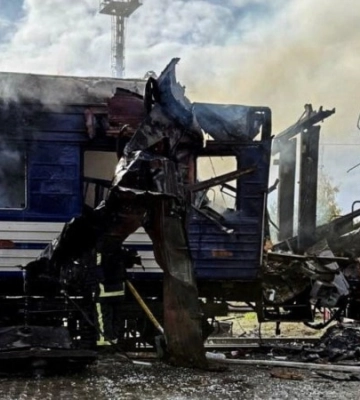 На Дніпропетровщині дрон влучив у локомотив пасажирського поїзда