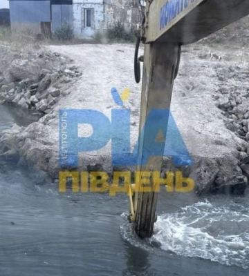 Временный арык для галочки: оккупанты слегка раскопали Промоину в Кирилловке (видео)