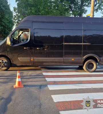 У Хмельницькому мікроавтобус на пішохідному переході збви 54-річну жінку, - поліція