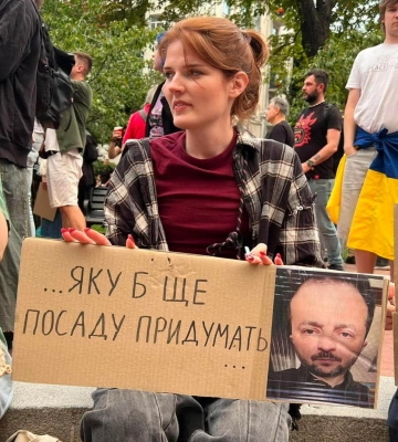 Уже 9-й день продолжаются протесты: люди требуют восстановить Федорова в должности министра обороны