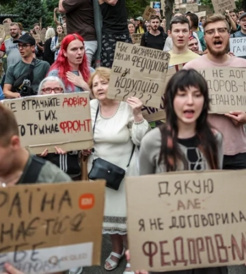 Уже 9-й день продолжаются протесты: люди требуют восстановить Федорова в должности министра обороны