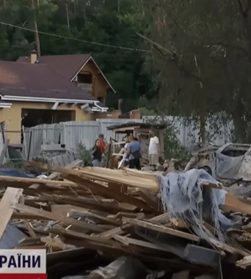 Серед загиблих – іноземець: стали відомі подробиці ракетного удару по виставці зброї під Києвом