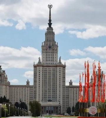 Усидеть на двух стульях: как российские университеты поддерживают войну, но остаются в мировых рейтингах и сохраняют международные связи
