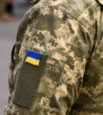 В Киеве мобилизованный, который более трех лет находился в СЗЧ, во время застолья тяжело ранил мужчину — получил 6 лет