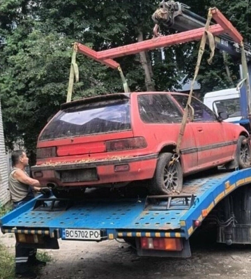 Власники не відреагували: у Львові евакуювали ще 11 покинутих автомобілів