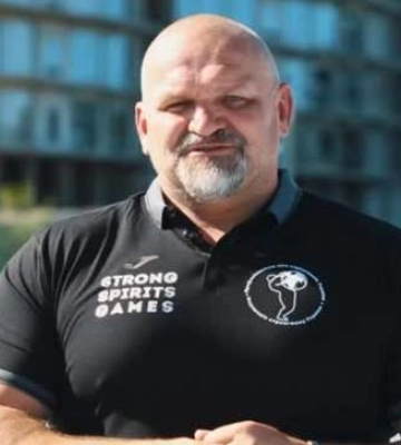 Василий Вирастюк впервые за длительное время показал любимую, родившую ему двух сыновей