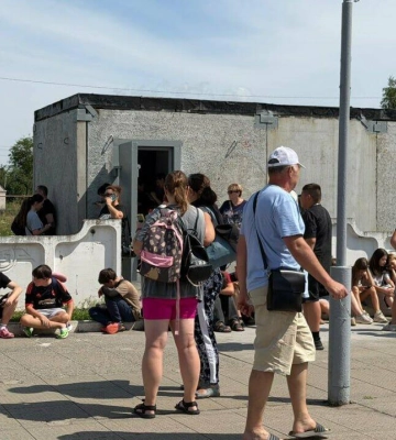 Потяг до Дніпра екстрено зупинили: пасажирів вивели через загрозу атаки