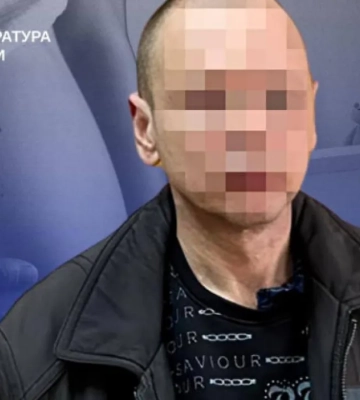 16-летняя девушка забеременела от своего отца и родила недоношенного ребенка
