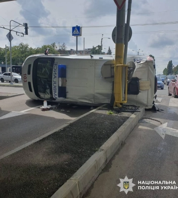 Водій не пропустив "швидку": в аварії у Харкові постраждали медики
