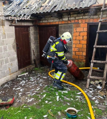 На Сарненщині вогнеборці запобігли вибуху балона під час пожежі