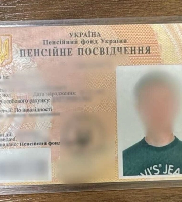 Черкащанин намагався виїхати за кордон із фальшивим посвідченням і запропонував прикордоннику 500 євро