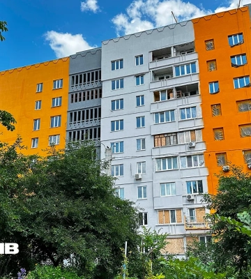 «Дивіться, ми живі!»: як відновлюють будинок на Північній Салтівці (відео)