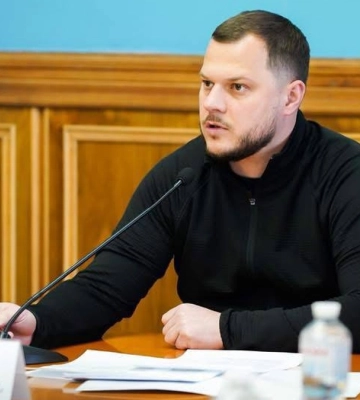 Поїзди не курсують до Запоріжжя вже третю добу через обстріли – Калашник